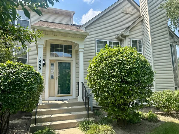 1495 Saint James Ct, Gurnee, IL 60031