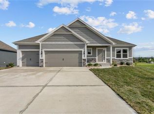 10345 NW Corrington Ave, Kansas City, MO 64156