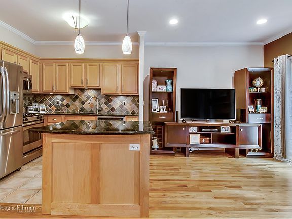 4th image of 12 Chelsea Dr