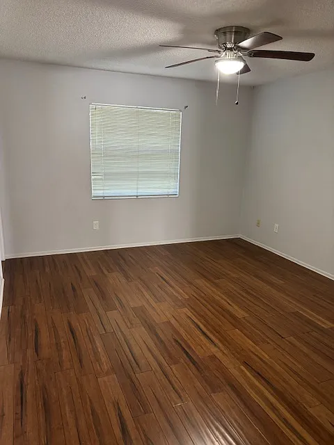 3 bed, 1349 sqft, $2,200 — Photo 4
