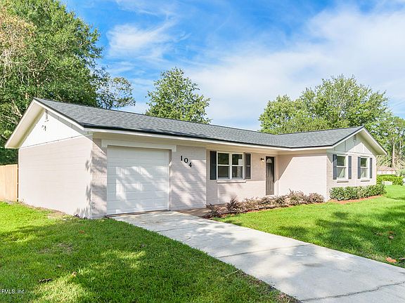 3rd image of 104 Oakwood Ct