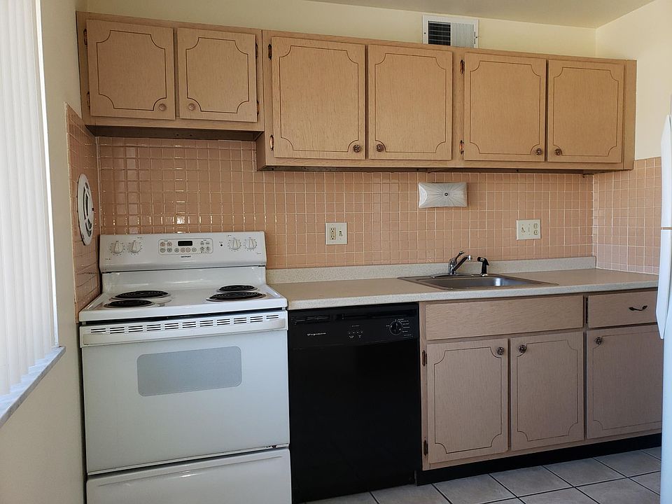 1st image of 841A Thompson Dr Floor 2