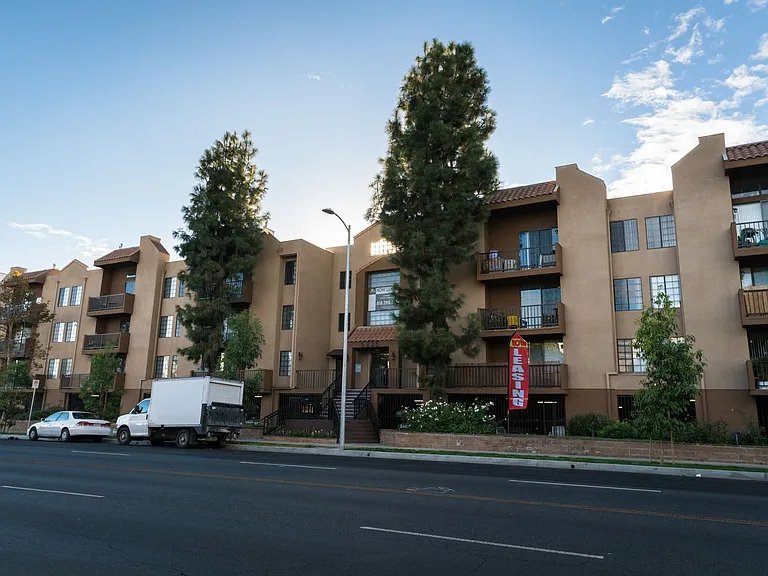 5235 Kester Ave — Photo 88