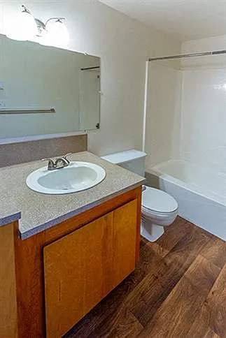 Royal Oaks Apartments — Photo 22