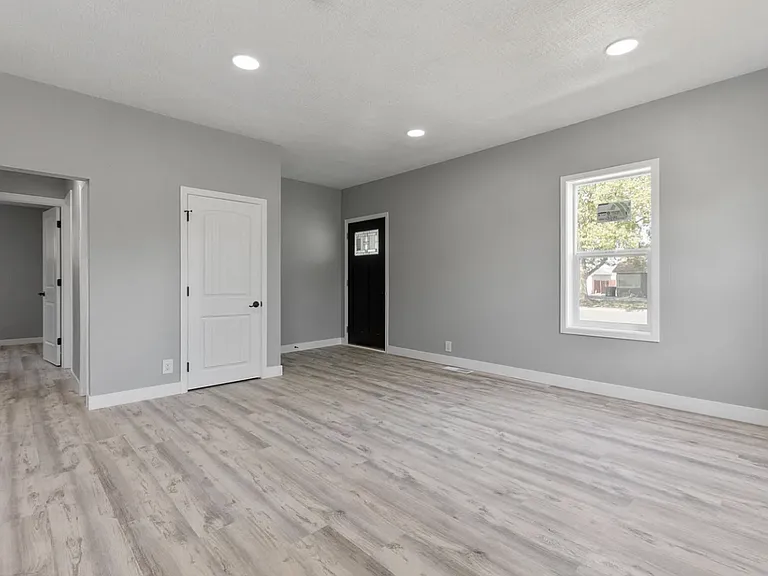 1031 Birch Ave — Photo 8