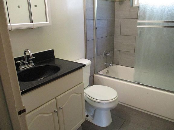 4th image of 119 Clay St APT 3
