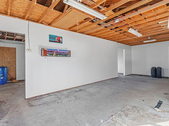 4th image of 2319 E Parkwood Street