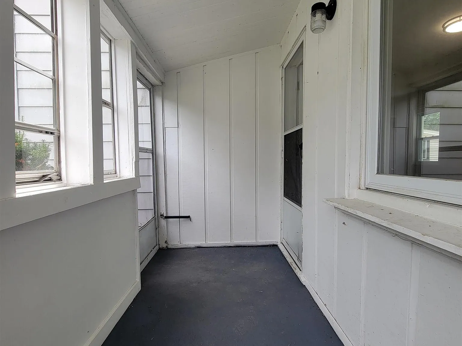 3 bed, 1.0 bath, 1602 sqft, $1,200 — Photo 3