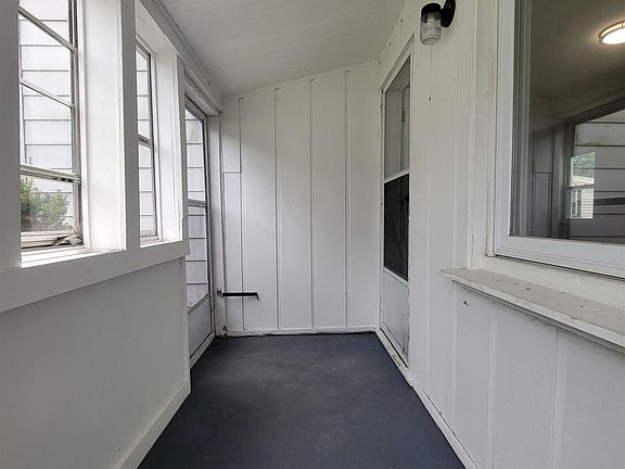 3rd image of 130 Meadle St