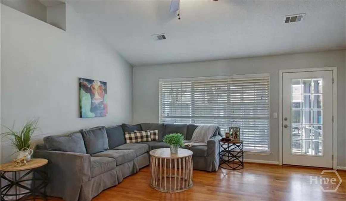 3 bed, 2.0 bath, 2188 sqft, $2,800 — Photo 4