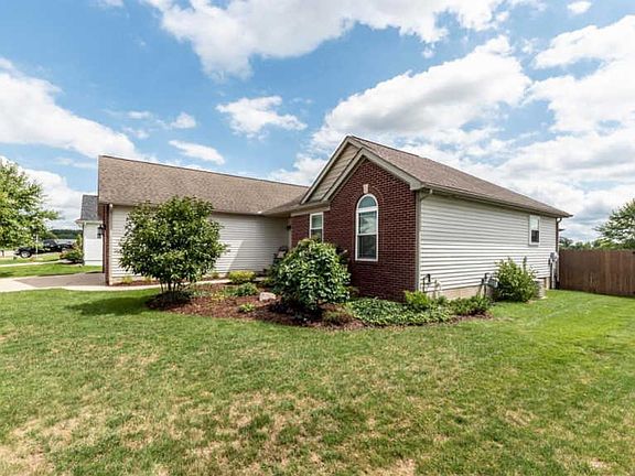 4th image of 786 Blue Bird Ln