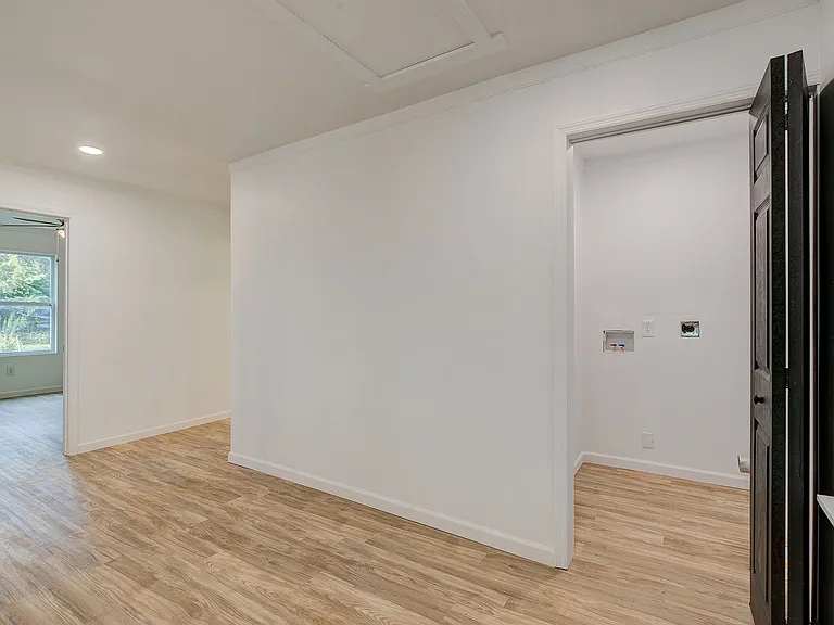 1723 Westminster Dr — Photo 4