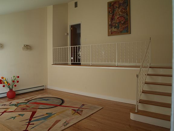 3rd image of 549 Columbia St