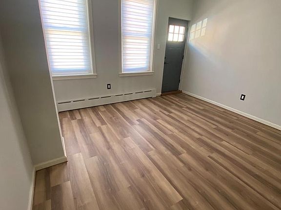 2nd image of 3155 Mercer St