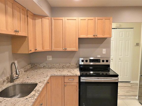 5th image of 11419 Commonwealth Dr #3