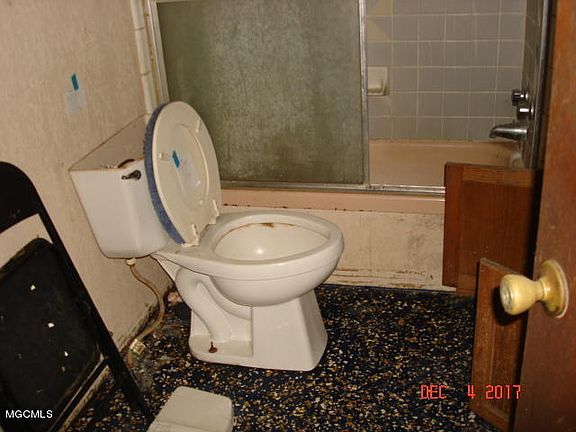 5th image of 14105 Suburban Dr