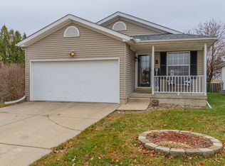 8 Andy Ct, Bloomington, IL
