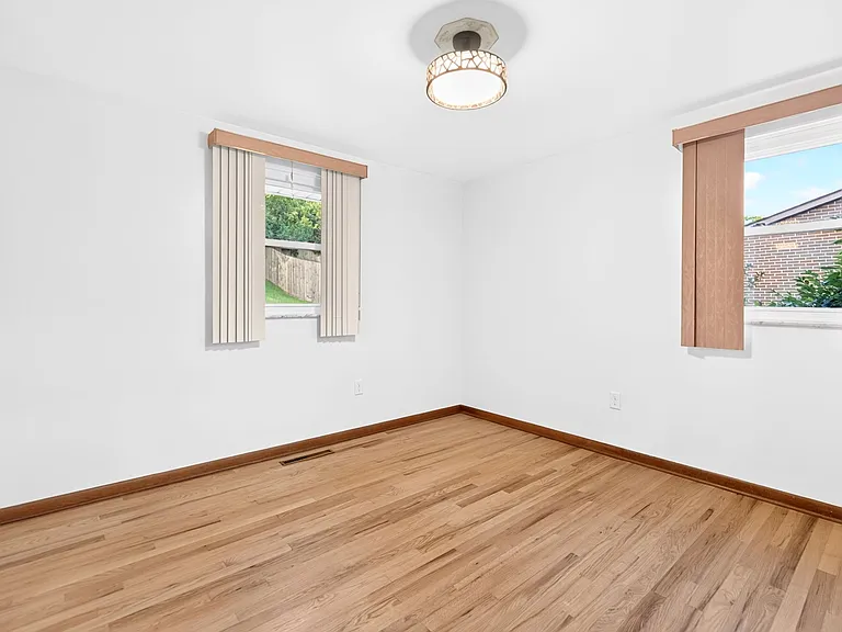 436 Sharon Rd — Photo 10