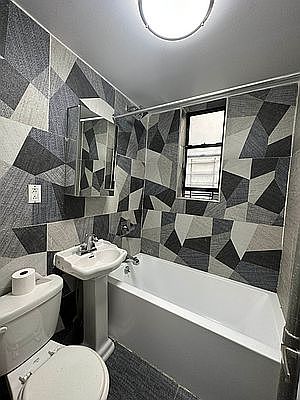 5th image of 2224 Amsterdam Ave APT 1