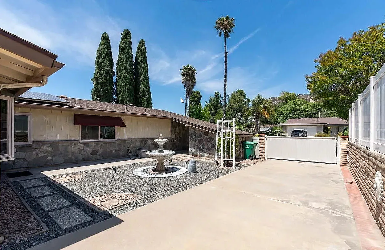 3 bed, 1434 sqft, $4,350 — Photo 3