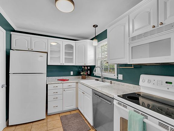 3rd image of 815 Edwards Rd Unit 30