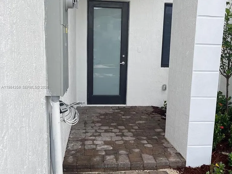 13637 SW 157th Pl — Photo 6