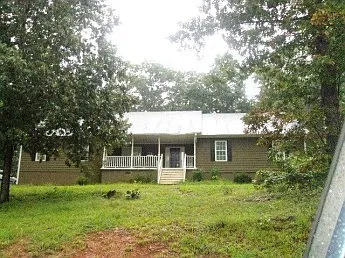 100 Stephens Ave photo 1