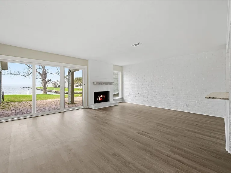 100 Edgewater Dr #32 — Photo 5