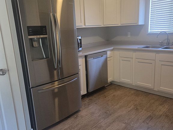 3rd image of 2938 Wellington Ave