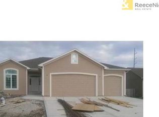 561 N Evergreen St, Gardner, KS 66030
