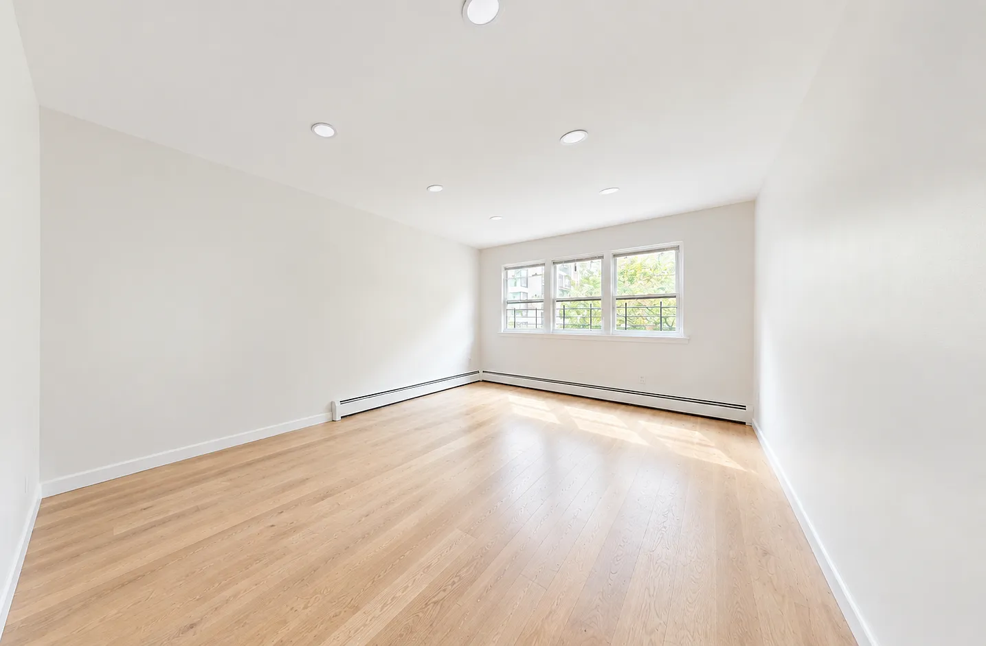 3716 Blackstone Avenue — Photo 1