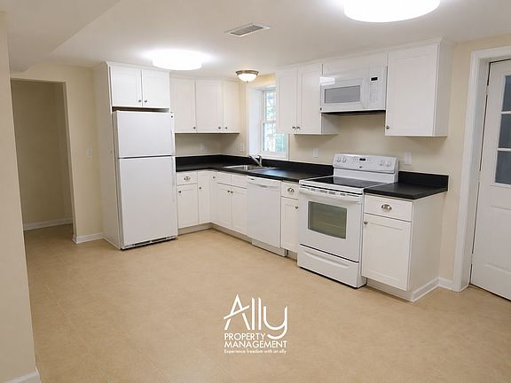 4th image of 210 Raymond Ave #B