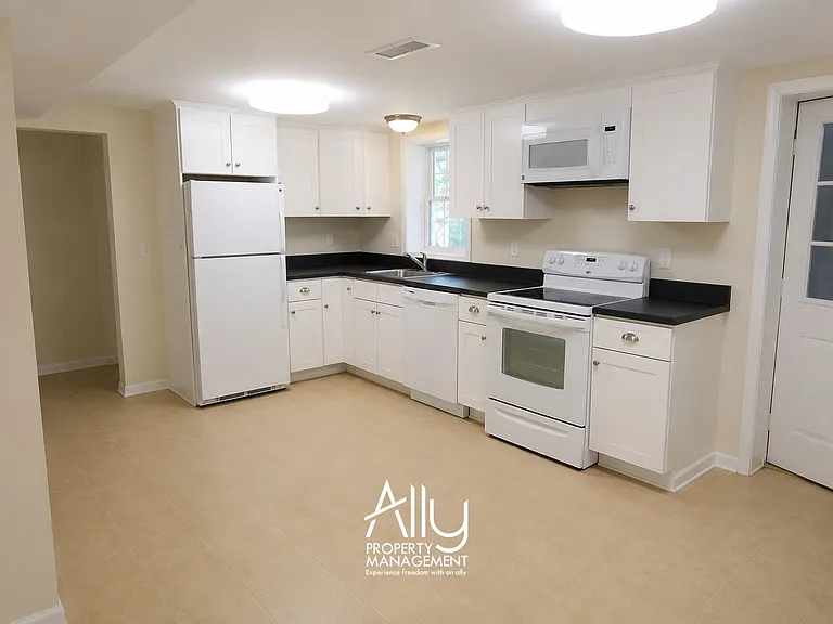 210 Raymond Ave #B — Photo 4