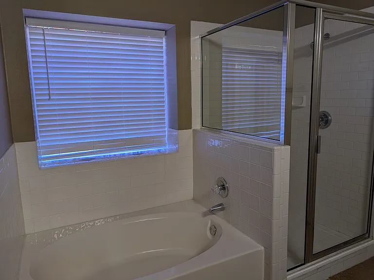2813 Victoria Dr — Photo 10