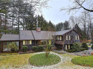 10 Beacon Hill Dr, West Hartford, CT 06117