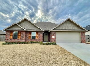 611 Captain Reid Ln, Prairie Grove, AR 72753