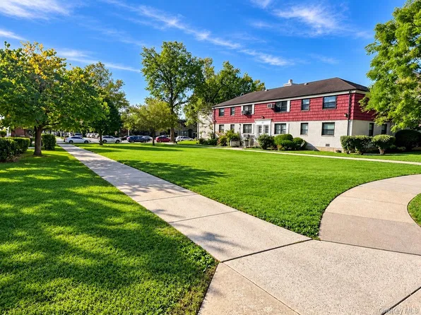 136-51 Jewel Ave #A, Kew Garden Hills, NY 11367