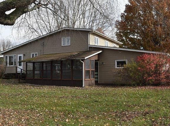 3rd image of 855 Wayne Dr