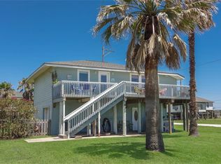 902 Surf Dr, Surfside Beach, TX 77541