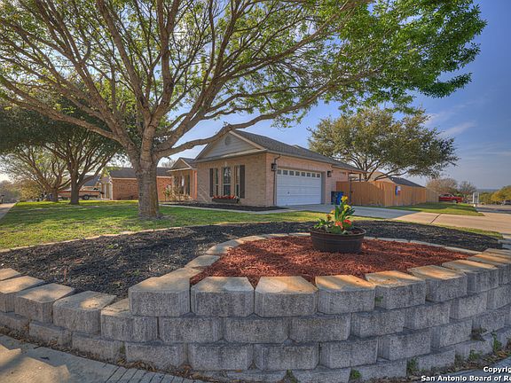 3rd image of 1610 SUNBLOSSOM CIR