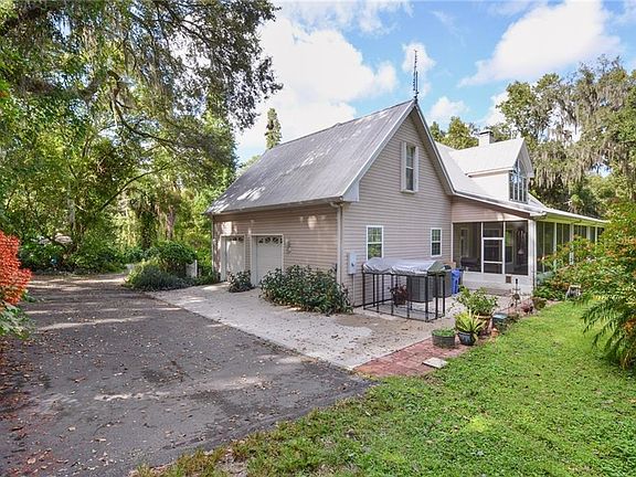 3rd image of 11130 Crescent Lake Dr