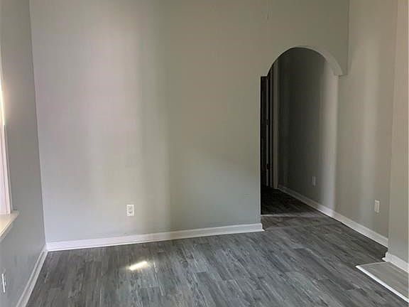 4th image of 2628 Allen St