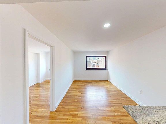 3rd image of 50 Prince St APT 5E