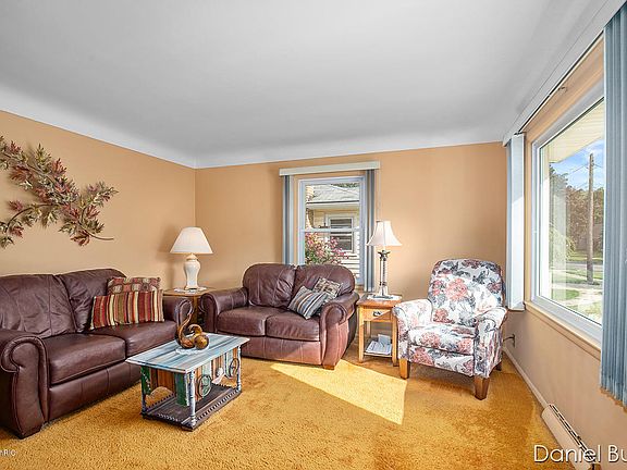 4th image of 1243 Houseman Ave NE