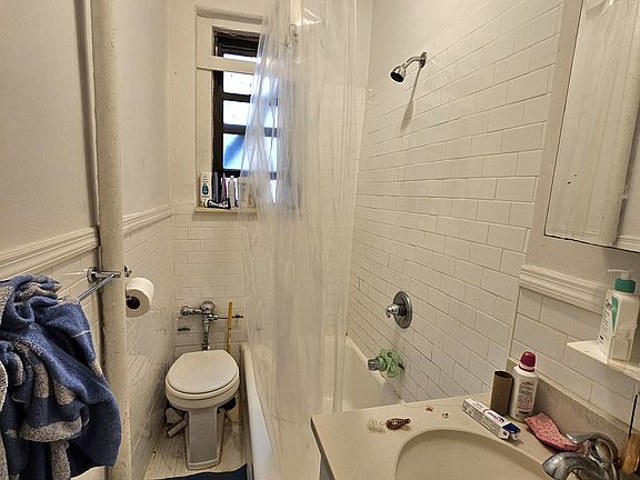 5th image of 160 Claremont Ave APT 4f