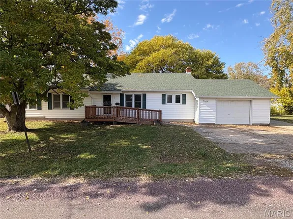 113 N Lafayette St, Millstadt, IL 62260