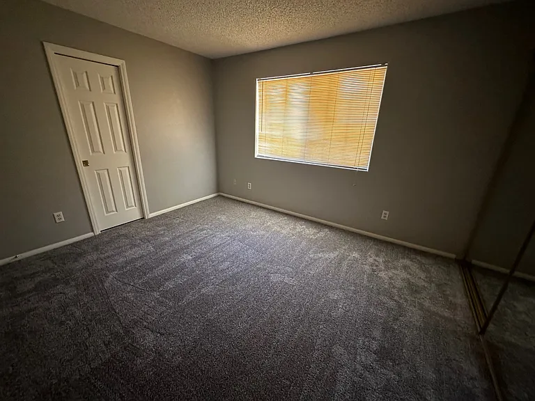 1600 N Torrey Pines Dr #102 — Photo 15