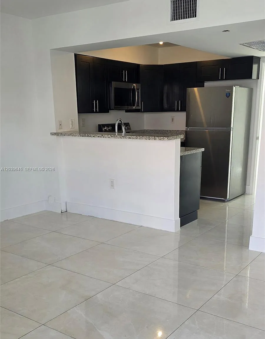 Hialeah Club Villas Condo — Photo 2