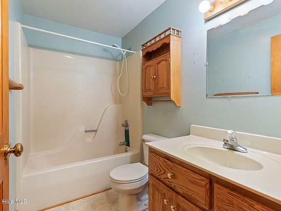 18th image of 186 Amandas Way