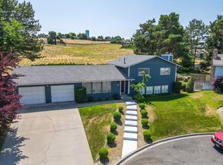 725 Rainbow Ln, Sunnyside, WA